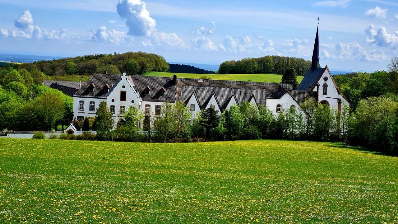 Eifelhof Mit Obstbaumwiese นีเด็กเกน ภายนอก รูปภาพ